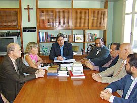 O reitor Roberto Salles, com dirigentes e professores da UFF, recebe a vice-reitora da Universidade de Coimbra, Cristina Cordeiro