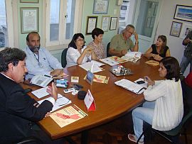 Dirigentes da UFF e do Sintuff reunidos no gabinete do reitor Roberto Salles